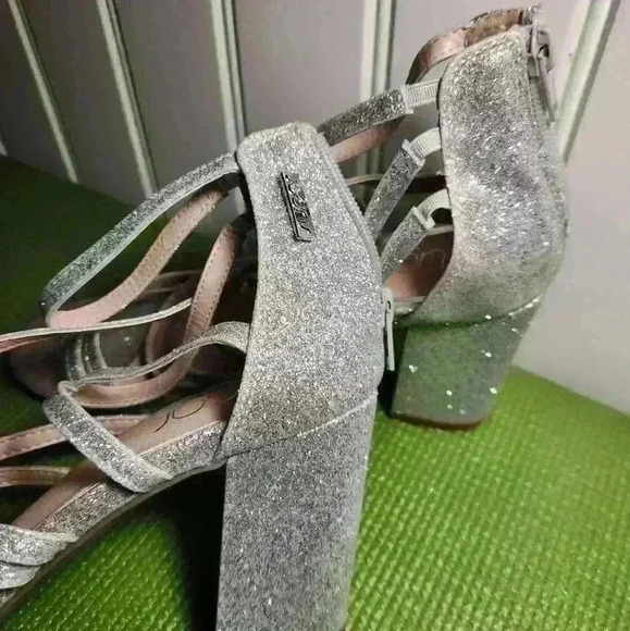 Comfortable Sugar,Silver Sparkle,low chunk heel size 7.5. Beautiful - Picture 3 of 5